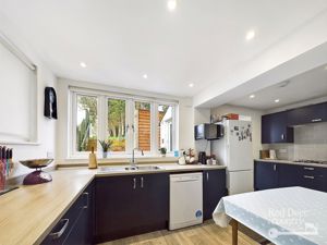 Kitchen/Breakfast Room- click for photo gallery